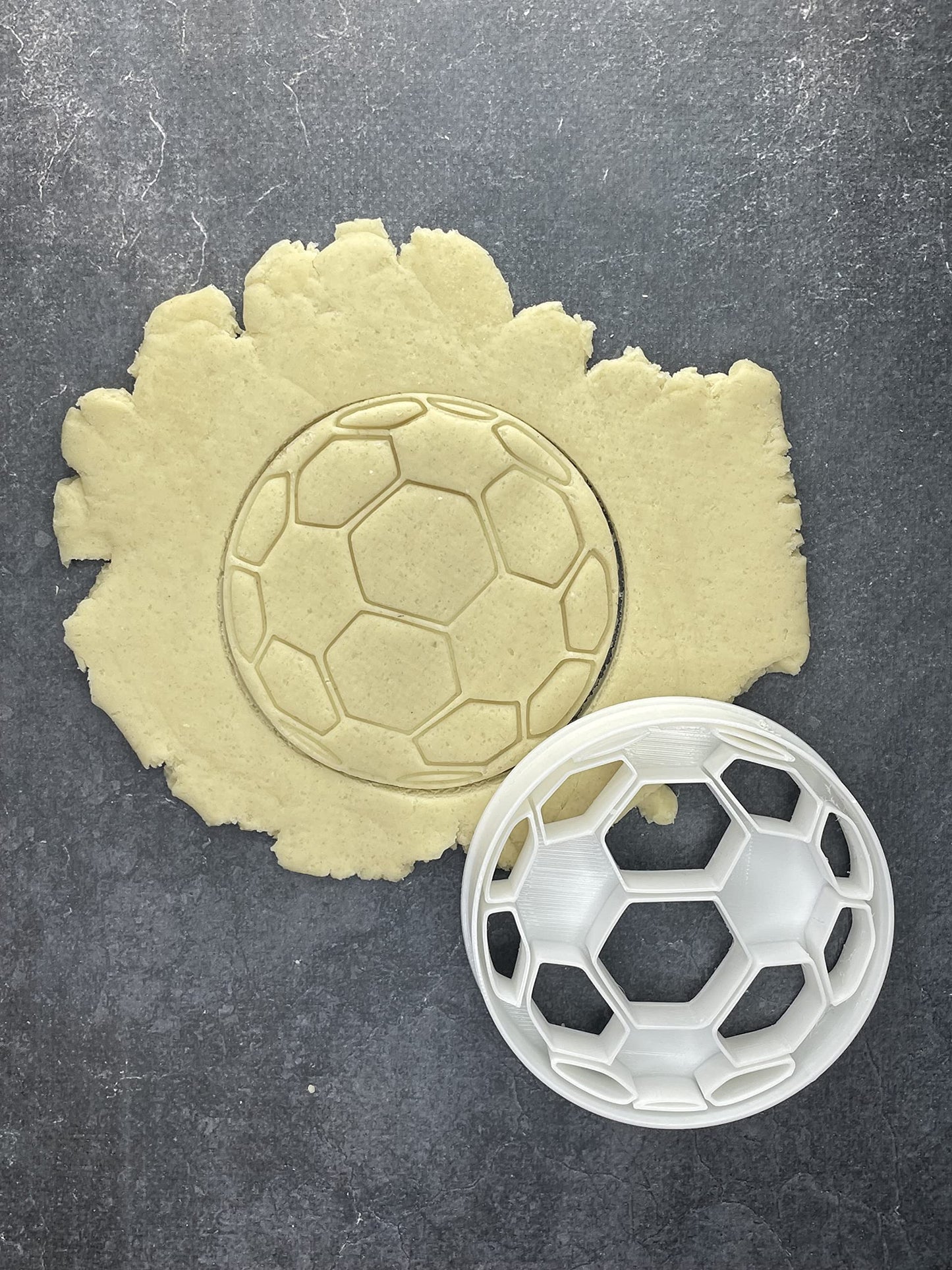 Emporte pièce Ballon de foot - Forme - pour la réalisaton de biscuit sablé, patisserie, pate à sucre -Décoration gateau-Fait maison- ELACE
